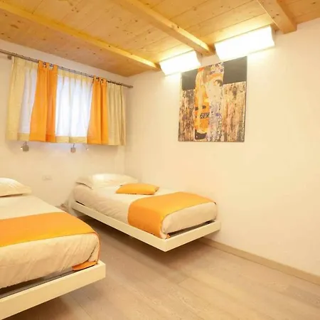 By Apartament *