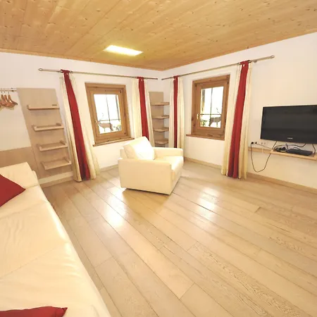 By Apartament *